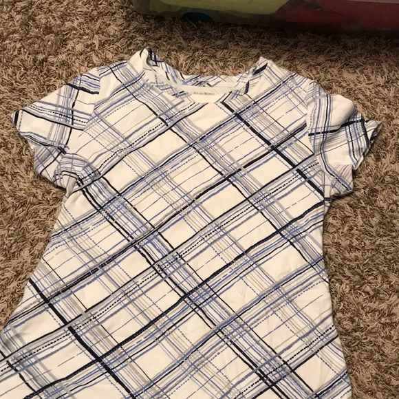 Studio tee size small - Picture 1 of 3